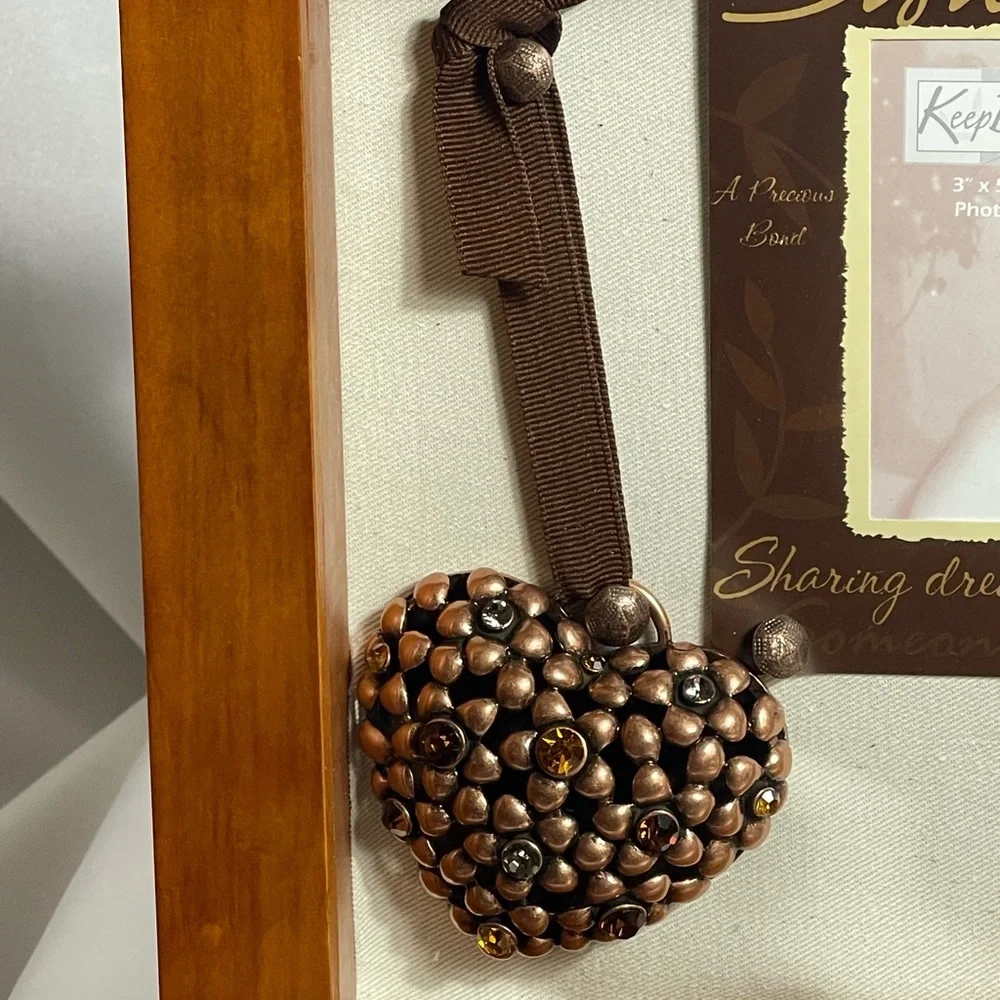 Pavilion Gift 2006 Sister Shadowbox Frame with Hanging Heart  Photo
